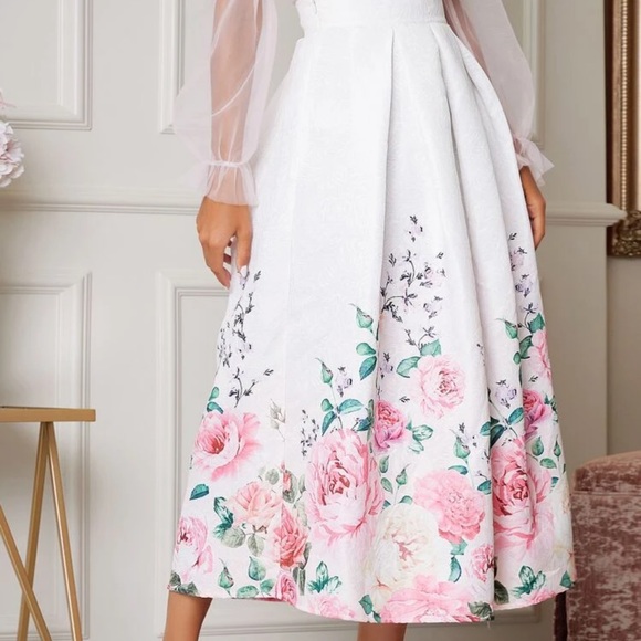 Boxy pleated floral jacquard skirt - Picture 3 of 5